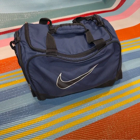 Nike Medium Size Navy Blue Black Duffel Bag with Logo - Picture 1 of 11